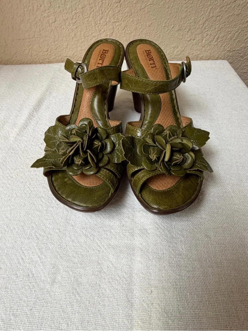 4/$20 Born Olive Green Floral Leather Heeled Sandals